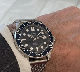 OMEGA SEAMASTER DIVER 300M JAMES BOND 60th ANNIVERSARY